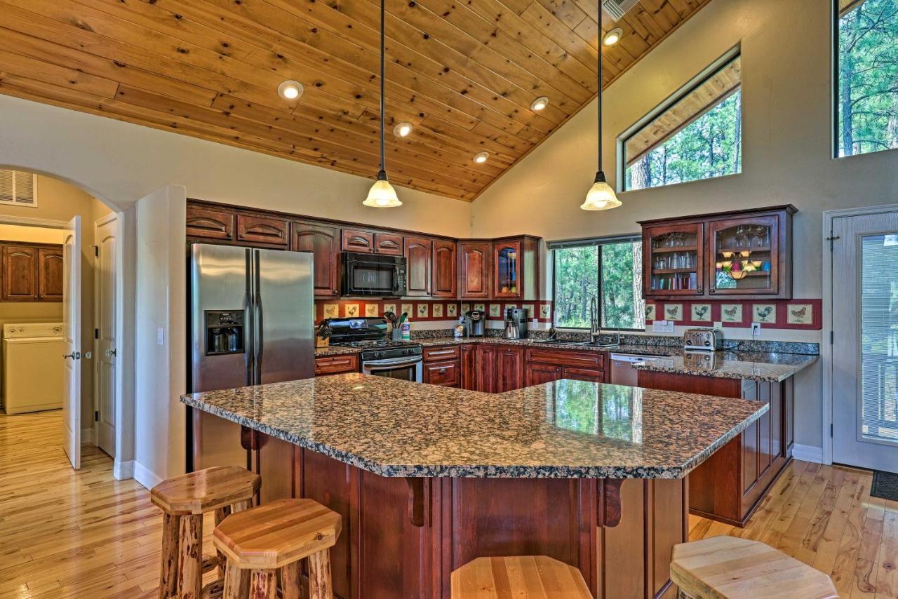 Serene Lakeside Cabin With Decks And Edler Lake Views! Pinetop-Lakeside Exterior photo